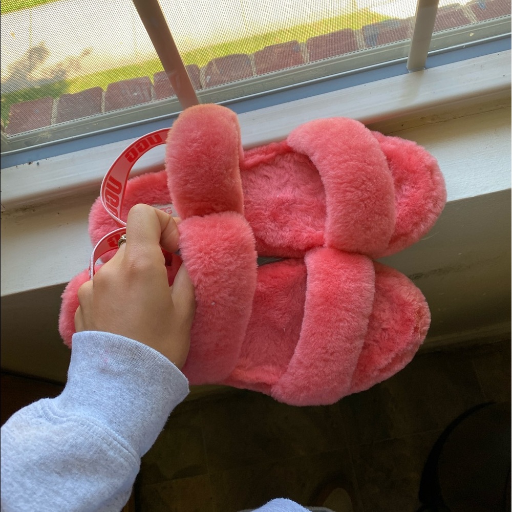 Ugg “oh yeah” slipper. Worn three times. Size 11!